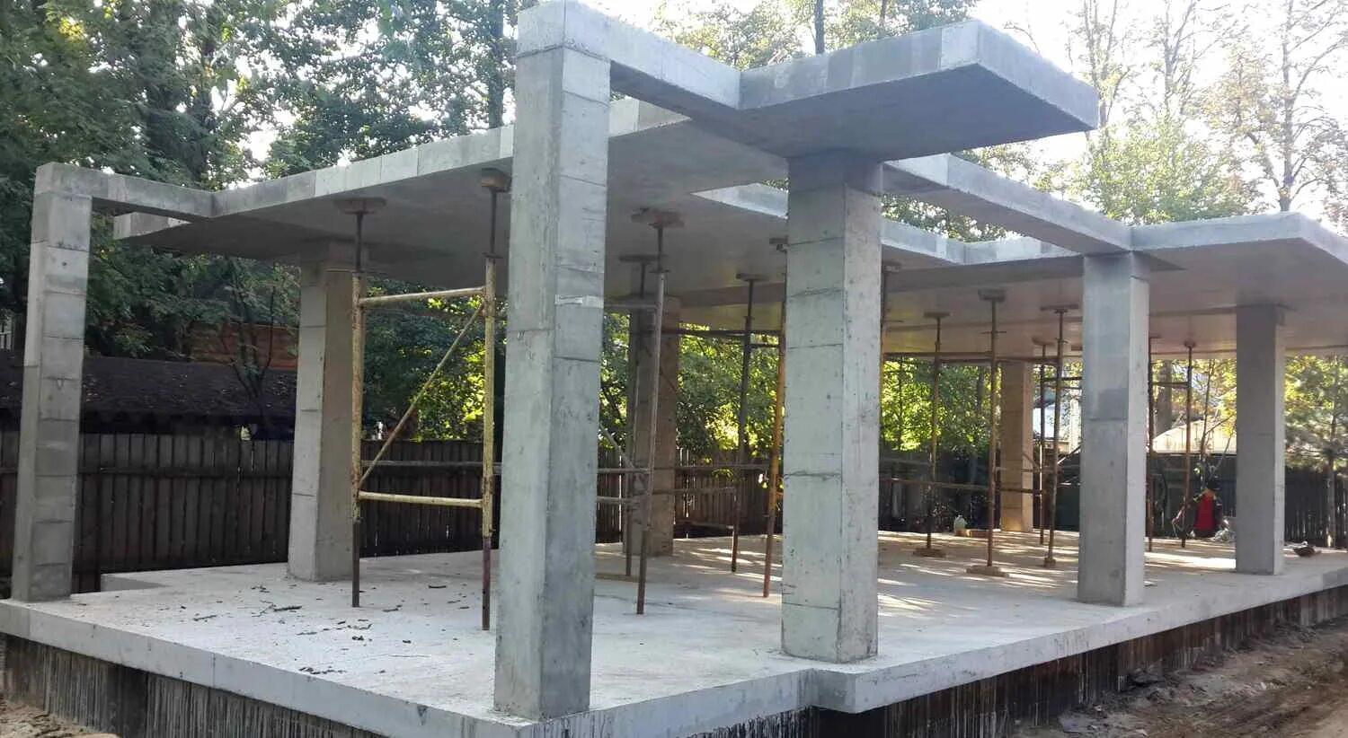 Монолит жб каркас. Монолитный железобетонный рами. Монолитный каркас коттеджа. Каркасно-монолитное здание. Бетонный монолитный каркас.