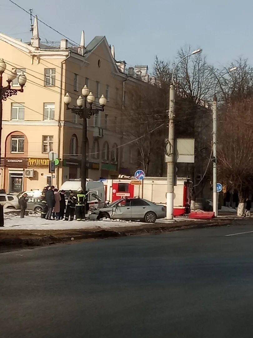 Площадь конституции тверь. Тверь пл конституции. тверская площадь 2. авария на конституции тверь.