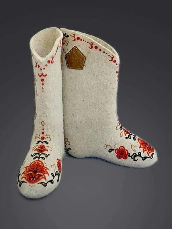 белорусские валенки. валенки разрисованные. валенки древние. валенки ярославская фабрика валяной обуви. где делают валенки.