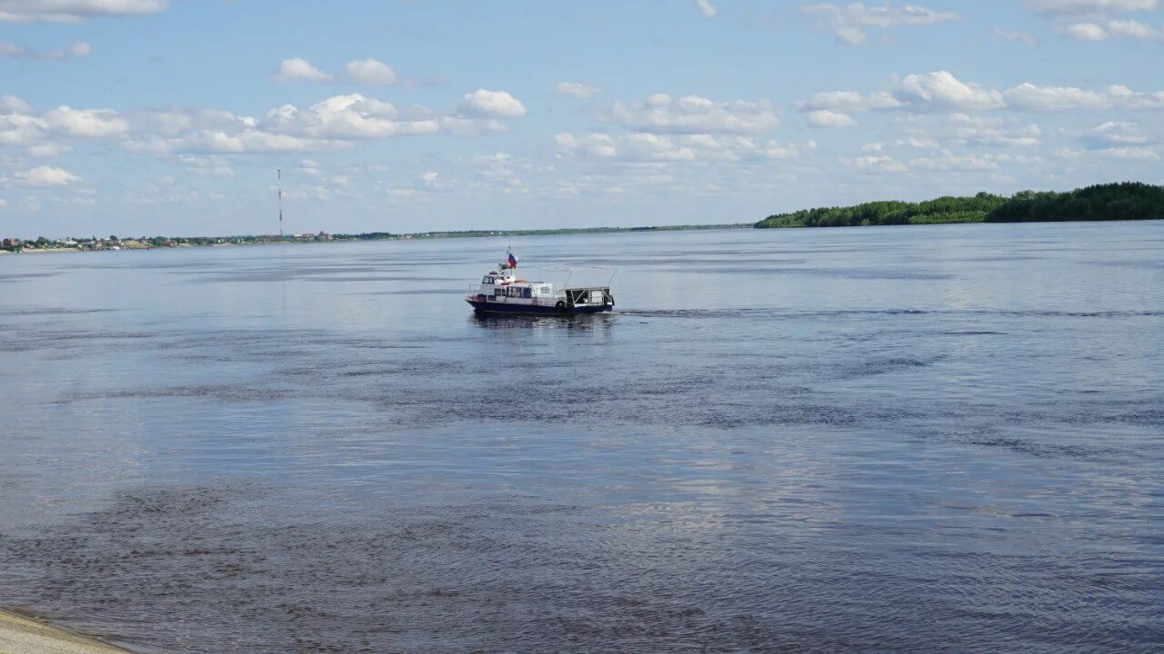 Река Обь Нижневартовск. Вода с реки Обь. Островки на реке Обь. Уровень воды в Оби. Вода в оби в шелаболихе