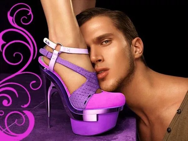 Каблук мужчина. Девушка наступила. Мужик под. Парень под каблуком. Мужик под.