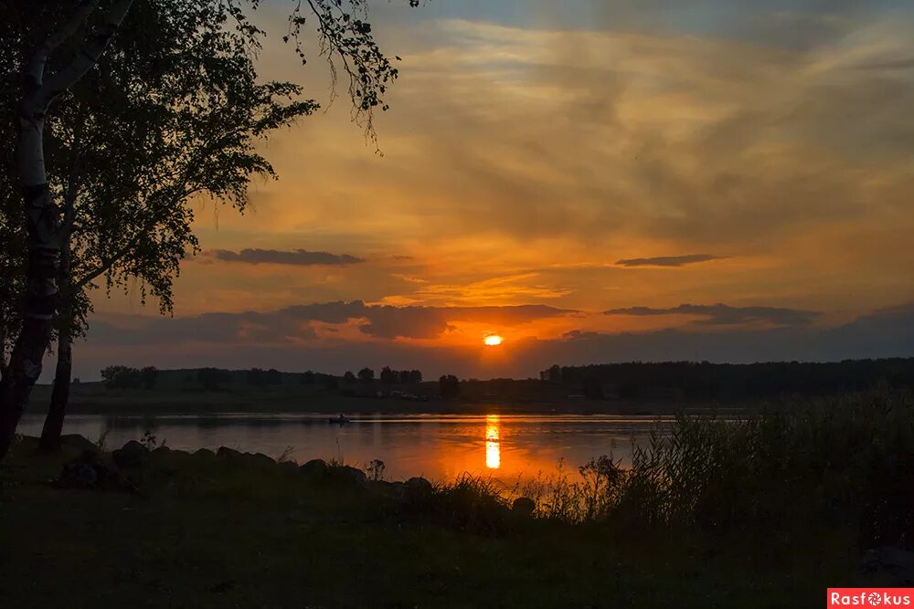 До самого позднего вечера. Озеро вечером. Природа вечер. Природа поздним вечером. Тихий вечер.