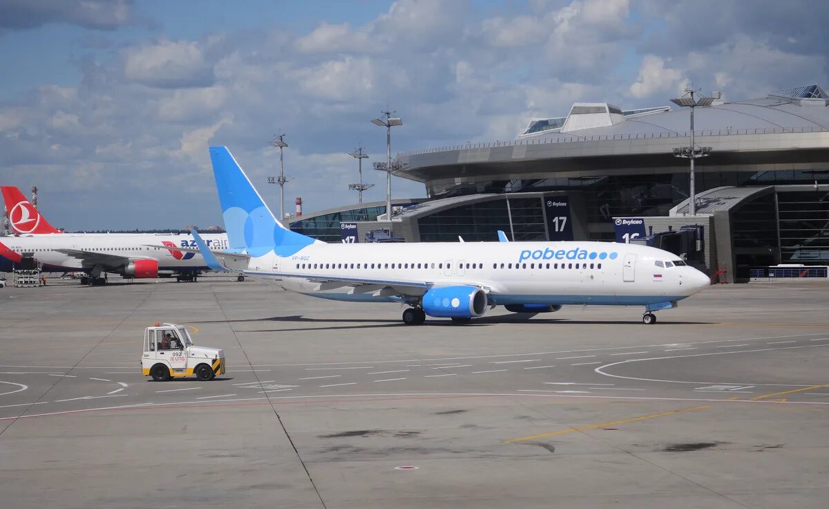 Боинг 737 внуково. Боинг 737 победа внуково. Касса победа. Аэропорт победа телефон. 737-800 победа.