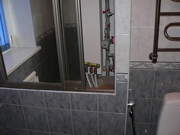 Как закрыть счетчики в ванной решения фото Как скрыть трубы в ванной: обзор способов маскировки трубопровода для строителей