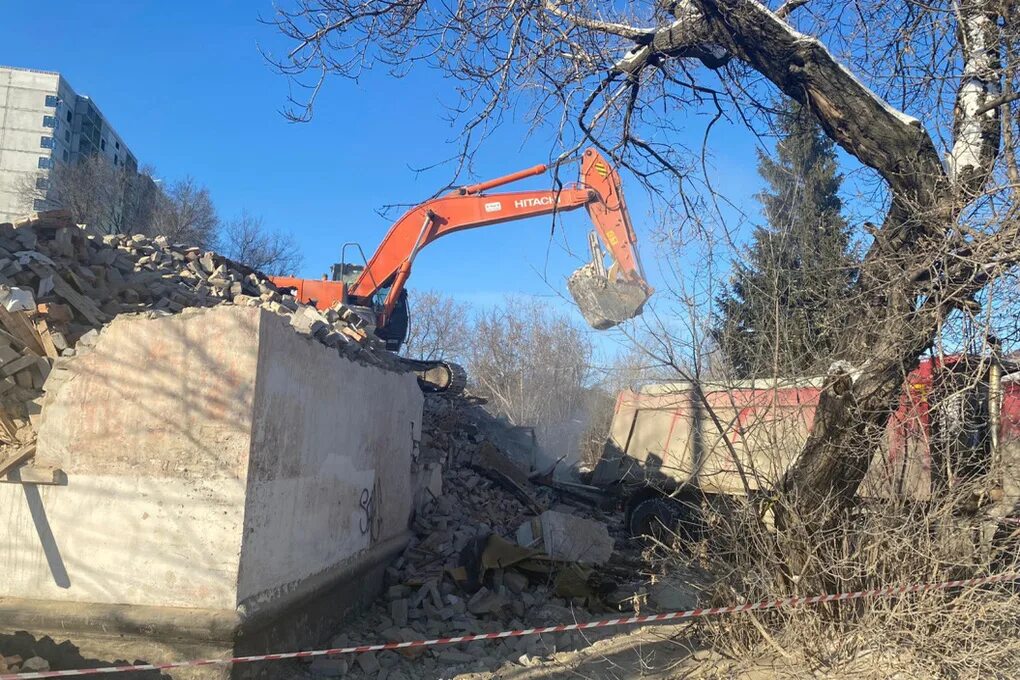 Снос барнаула. Снос. Снос дома. Сносят дом. Снос дома.