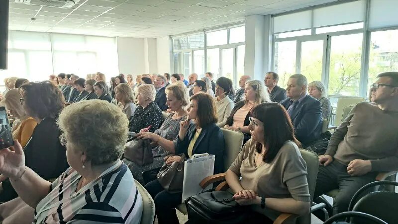 бесплатная медицина в россии. совещание в корпорации. люди на выставке. больница приняла участие в мед форум здоровая независимости отзывы. здоровая независимость.