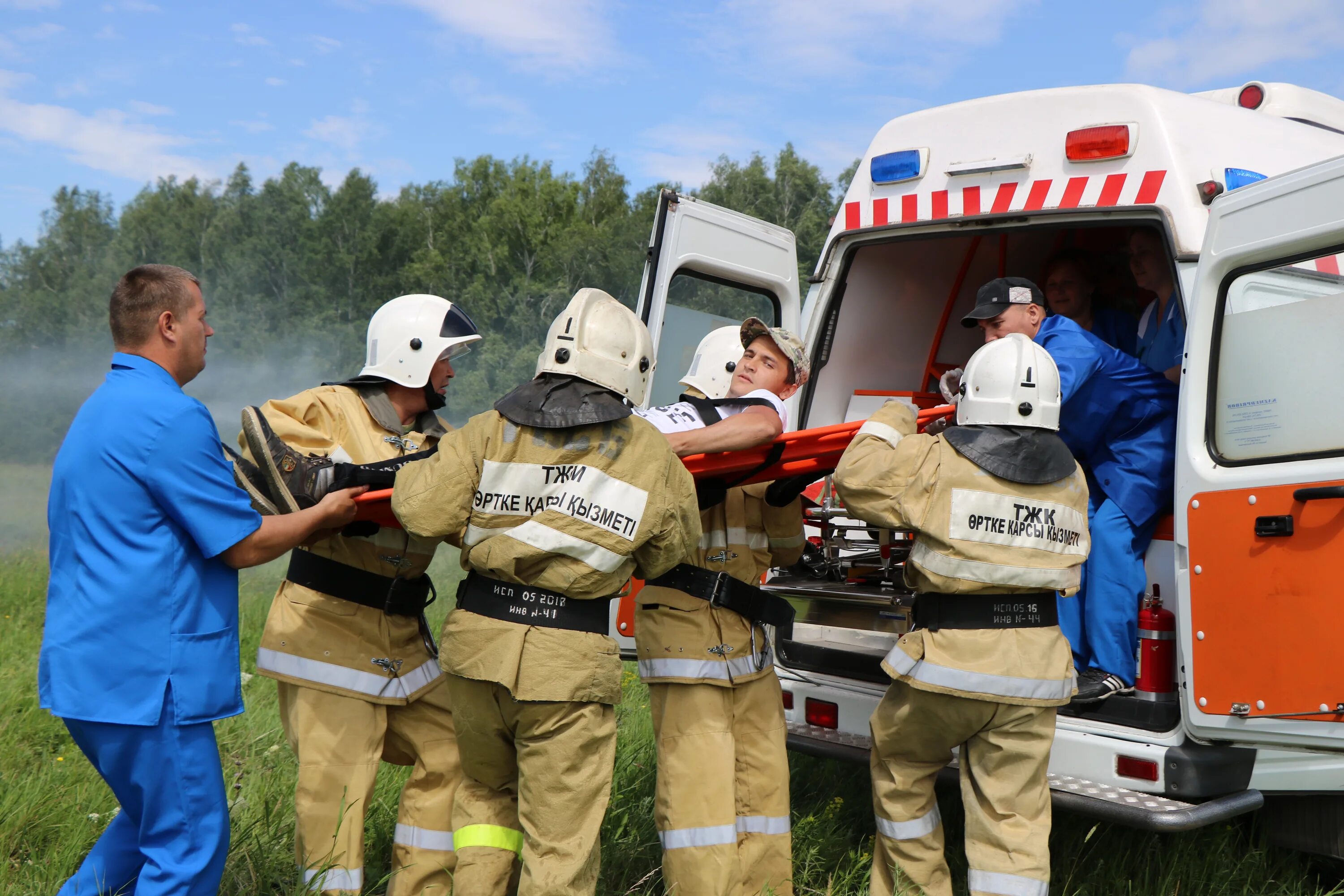 Фото высокого качества ликвидация чс группировка. Чрезвычайные ситуации рк. Медицина катастроф. Спасатели мчс россии. Мчс казахстана.