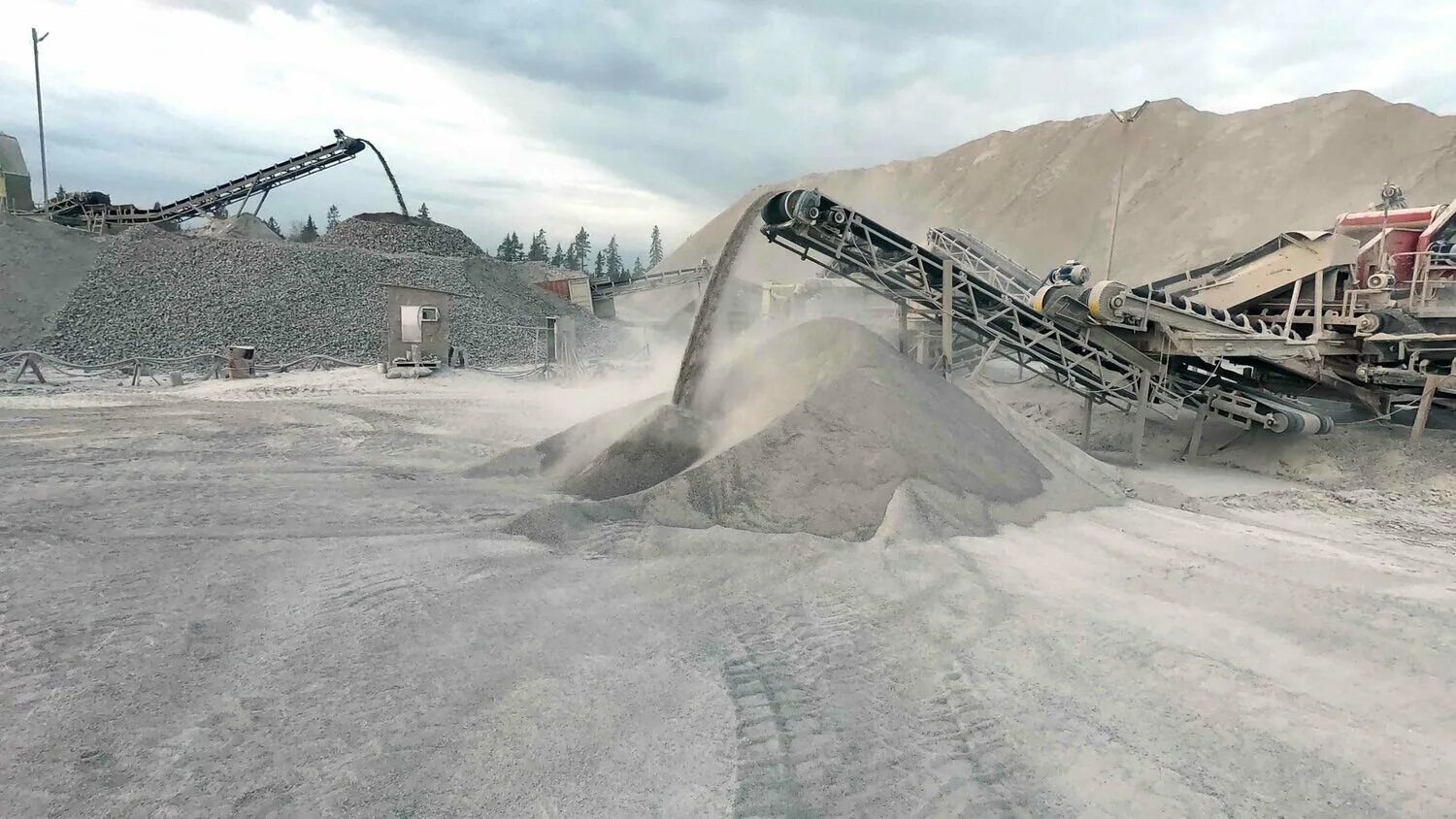 Синарский щебеночный карьер. Карьер гранитного щебня. Карьер щебеночный гранитный карелия. Карьер гранитного щебня. Карьер гранитного щебня.