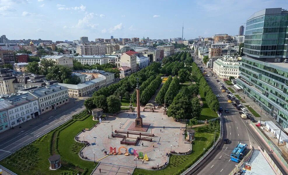 Цветной бульвар тюмень. Цветной бульвар улица. Цветочный бульвар тула. Парк цветы арка. Бульвар цветов москва.