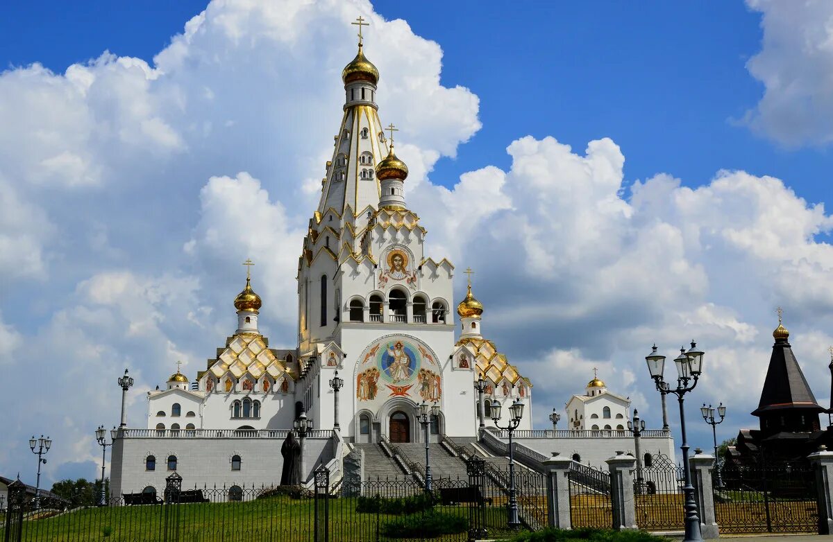 Православные храмы в минске. Храм воскресения господня беларусь. Православные храмы в минске. Фонтан всехсвятская церковь минск. Всехсвятская церковь в минске фото.