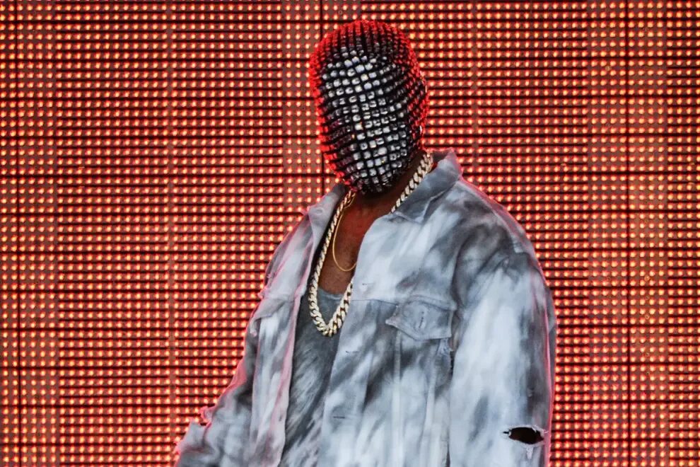 Kanye West в маске. Yeezus Канье Уэст. Kanye Yeezus Mask.