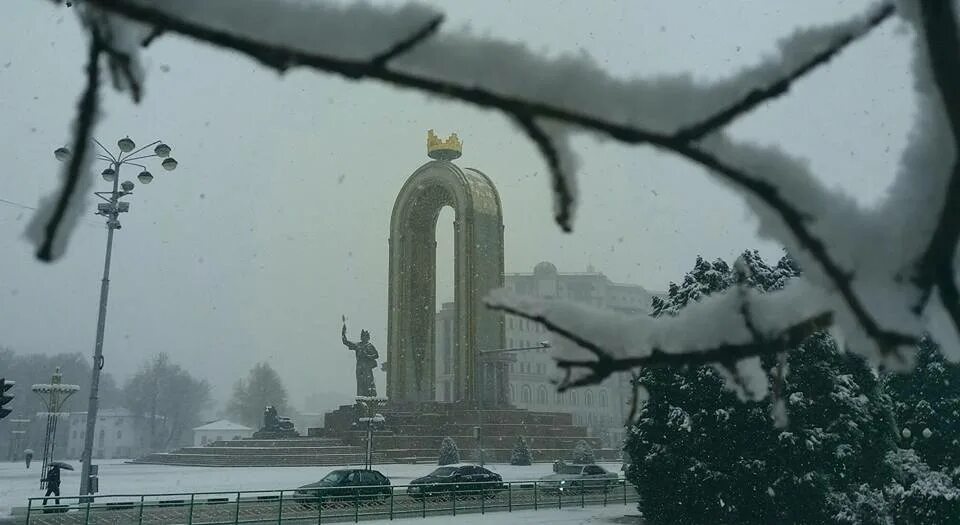 Снег в Душанбе. Снег в Согдийской области. Таджикистан пасмурно. Погода ночью в Душанбе.