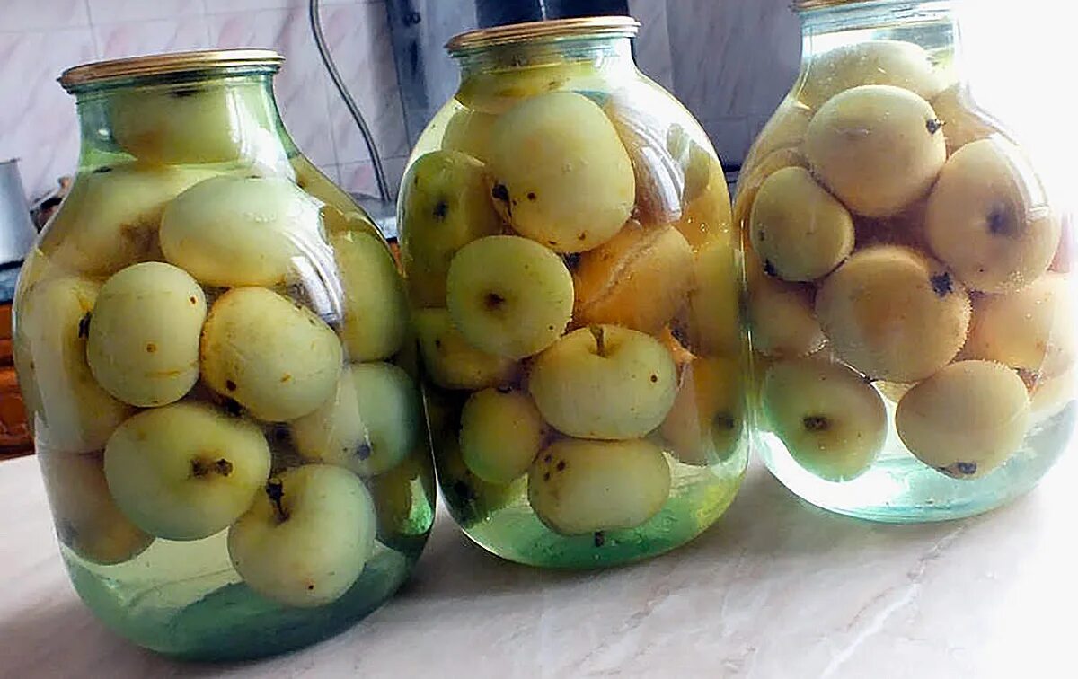 Яблочный компот. Рецепт компота из яблок белого налива. Компот из яблок в банке. Яблочный компот на зиму. Яблочный компот в банках.