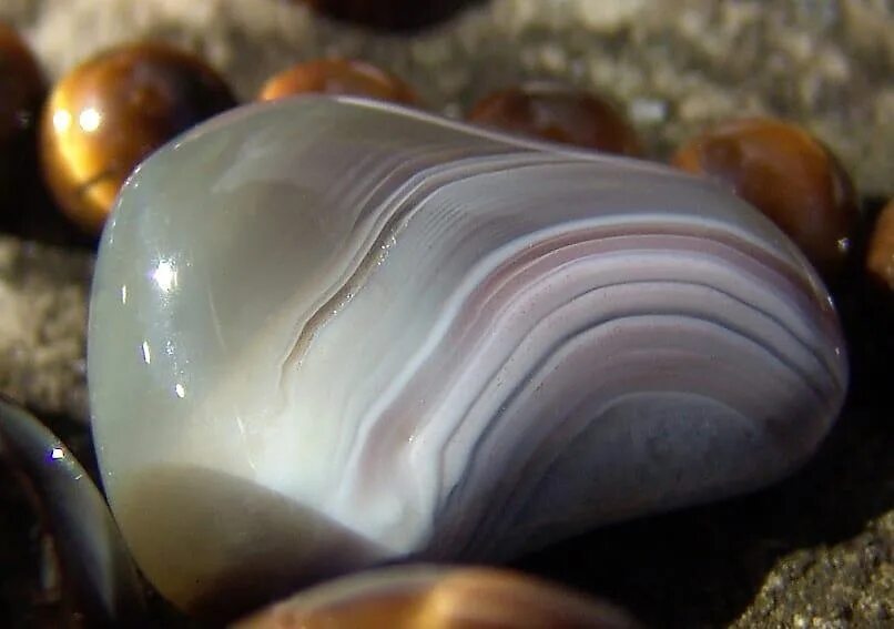 Алашанский агат. Агат дома. Агат ботсвана бусы. Павлиний агат. Кремень халцедон агат.