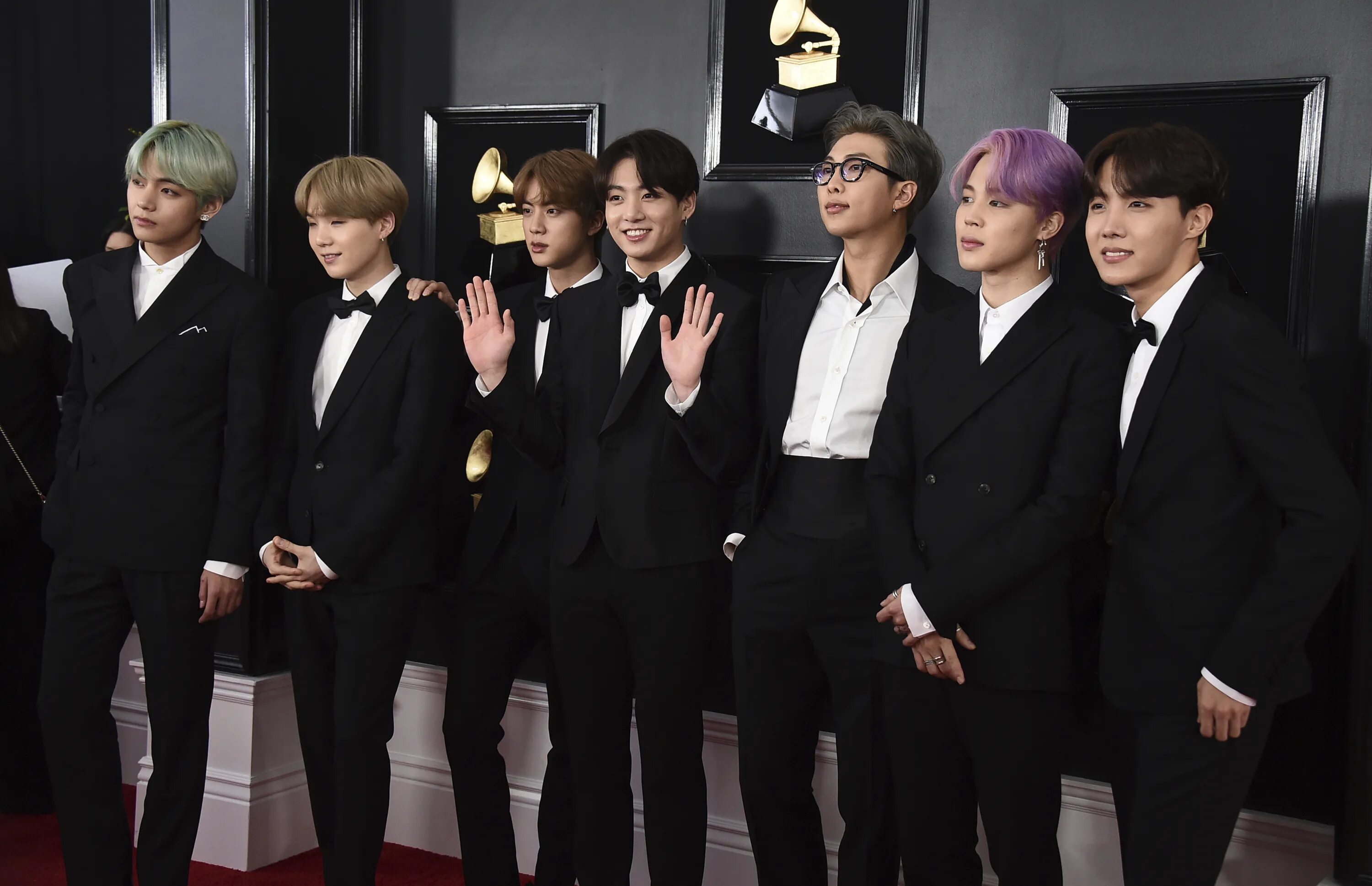 Бтс на грэмми. БТС Грэмми. BTS Grammy 2019. БТС церемония 61 премии Грэмми. BTS фотосессия Грэмми.