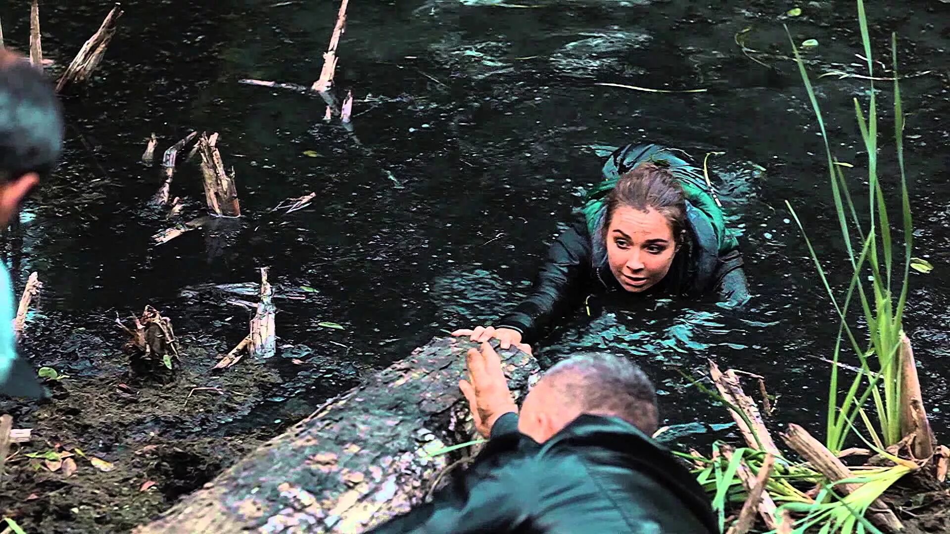 девушка в болоте. мавка эстетика. девушки тони в болотах. девушки тони в болотах. элен касьяник 2023.