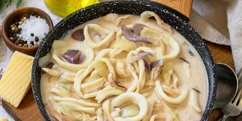 Кальмары в сливочном соусе с чесноком