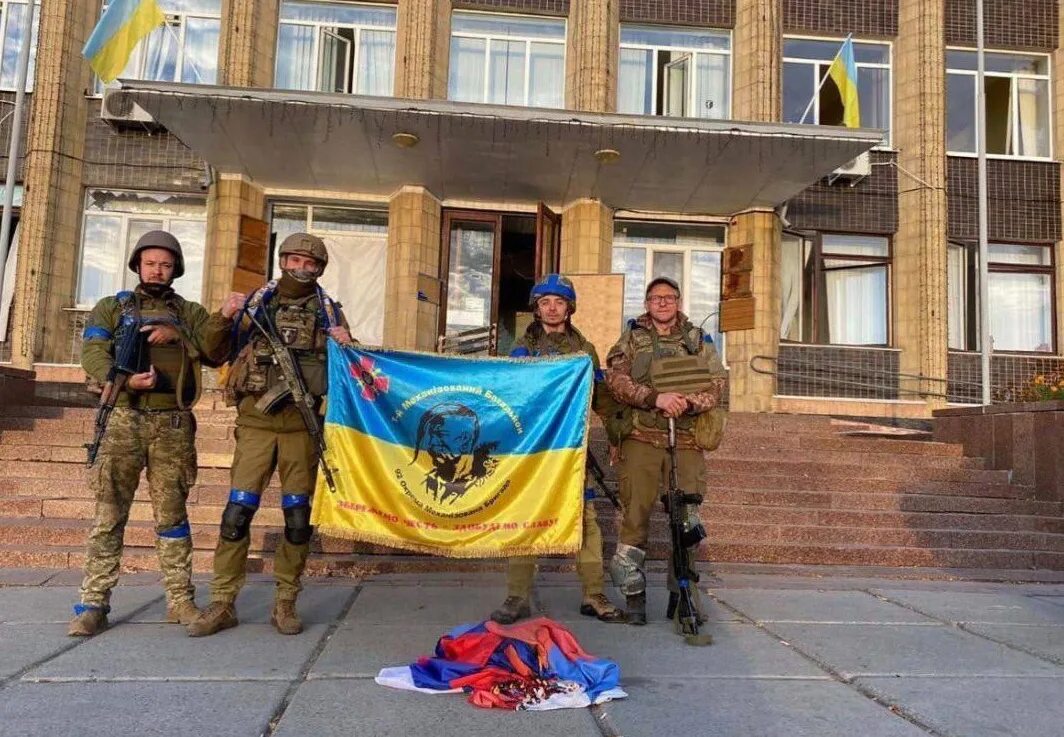 Зачем выводят войска. Украинские войска. Солдаты России на Украине. Русские военные на Украине.