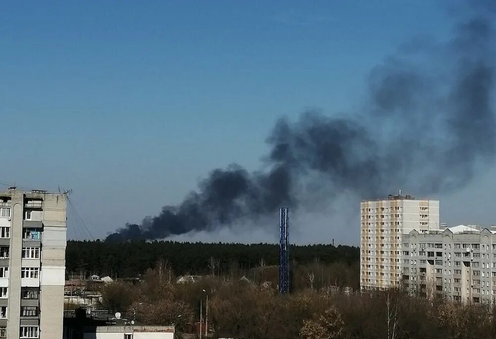 Пожар в володарском районе брянска. Пожар в большое полпино брянск. огромный пожар. пожар в брянске сегодня.