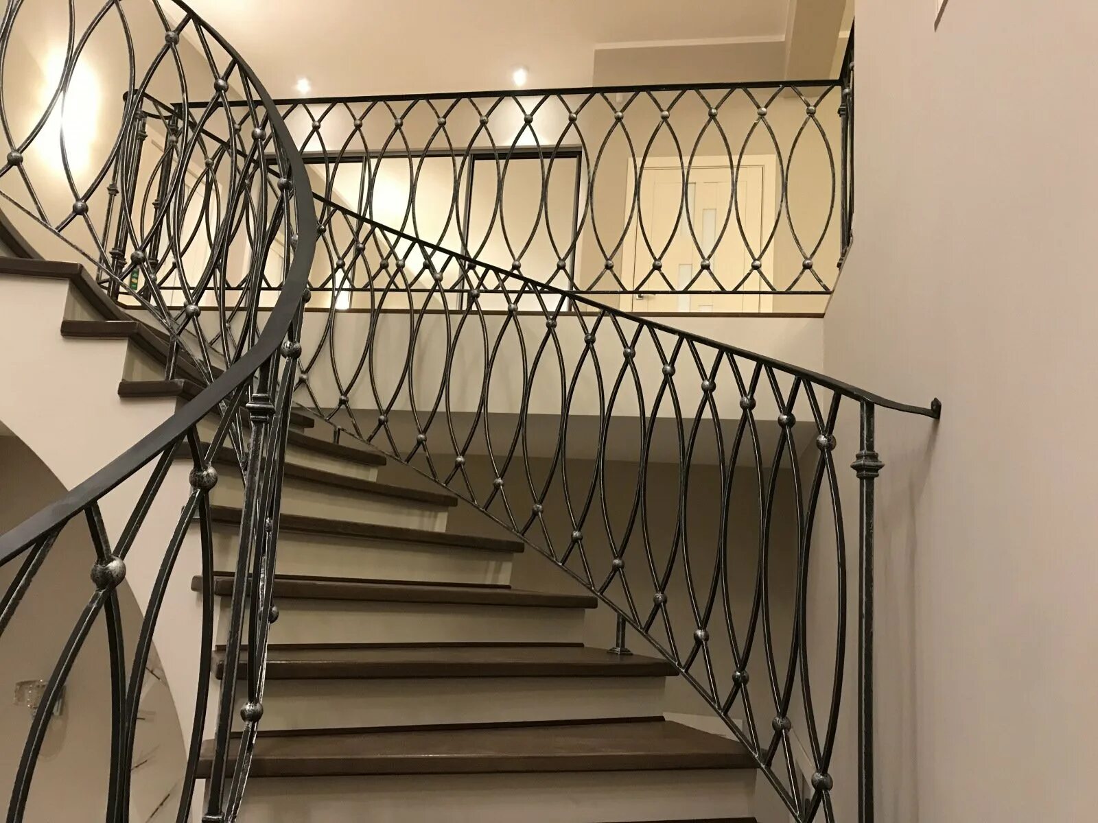 Перила внутри. Красивые лестницы в доме. Красивые лестницы в доме. Лестница в интерьере. Кованые ограждения.
