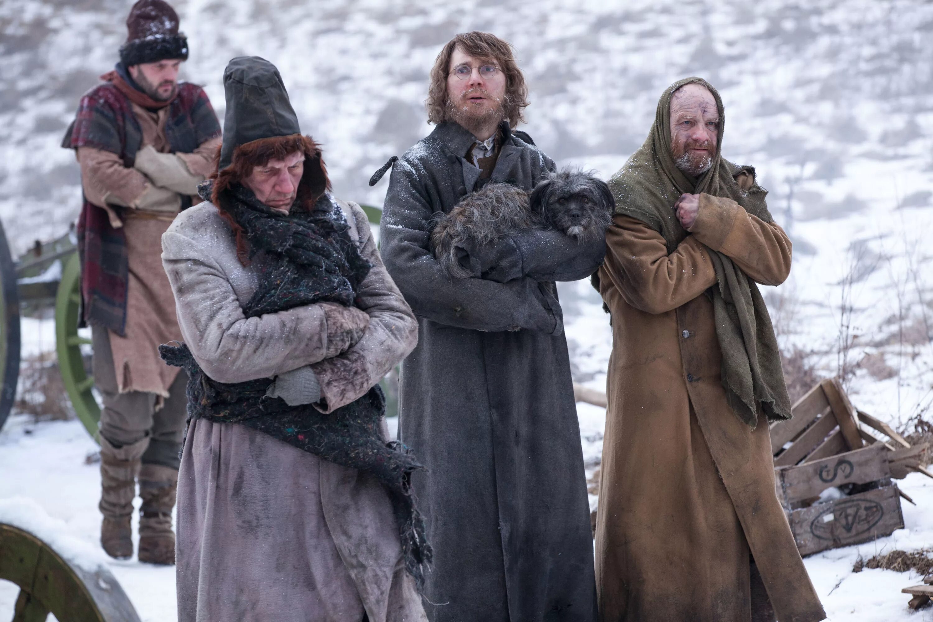 Каратаев и безухов. Каратаев и безухов. Пьер в плену война и мир краткое. Пьер и каратаев. Платон каратаев война и мир 2016.