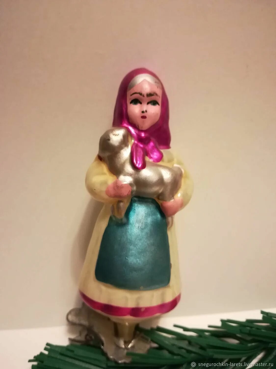 Игрушка аленушка. Ёлочная игрушка сестрица аленушка. Елочные игрушки ссср аленушка. Охтален игрушки ссср. Игрушка аленушка.