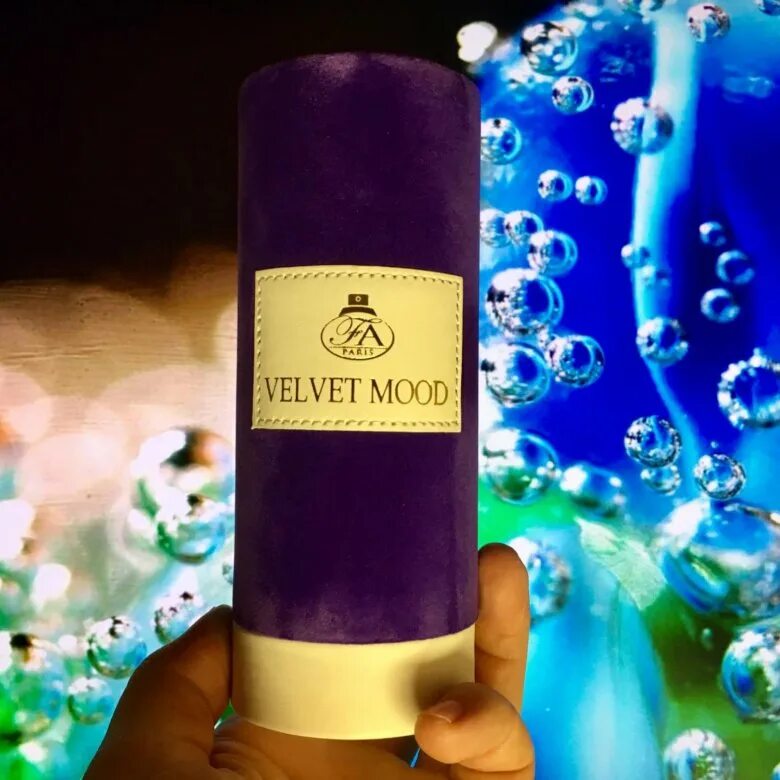 Синие бархатные духи. Арабский парфюм velvet mood. вельвет моод духи. арабские синие духи бархатные100мл. velvet mood fragrance world.