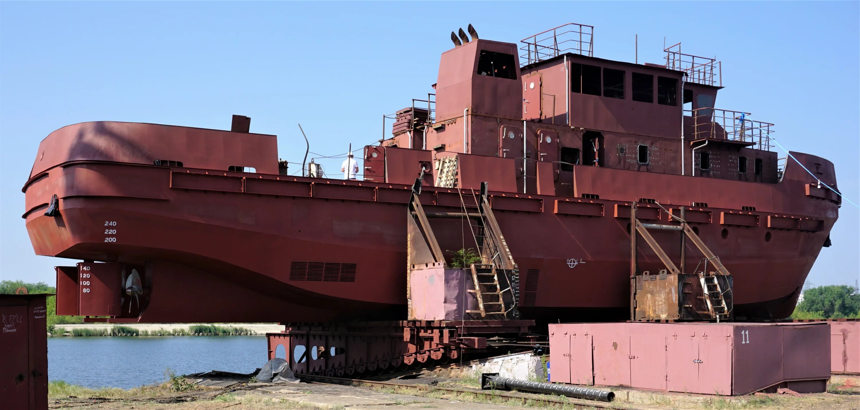 волжский судостроительно-судоремонтный завод. гидрографический катер юрий осокин. яхтенного порта "флагман". набережная с яхтами. балаковский судостроительно судоремонтный завод.