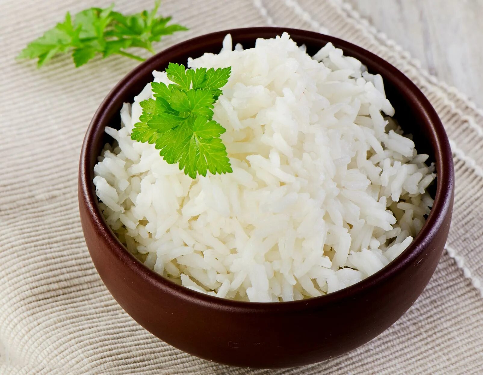 7 rice. Рис отварной рассыпчатый. Рис паби. Рис припущенный. Рис в тарелке.