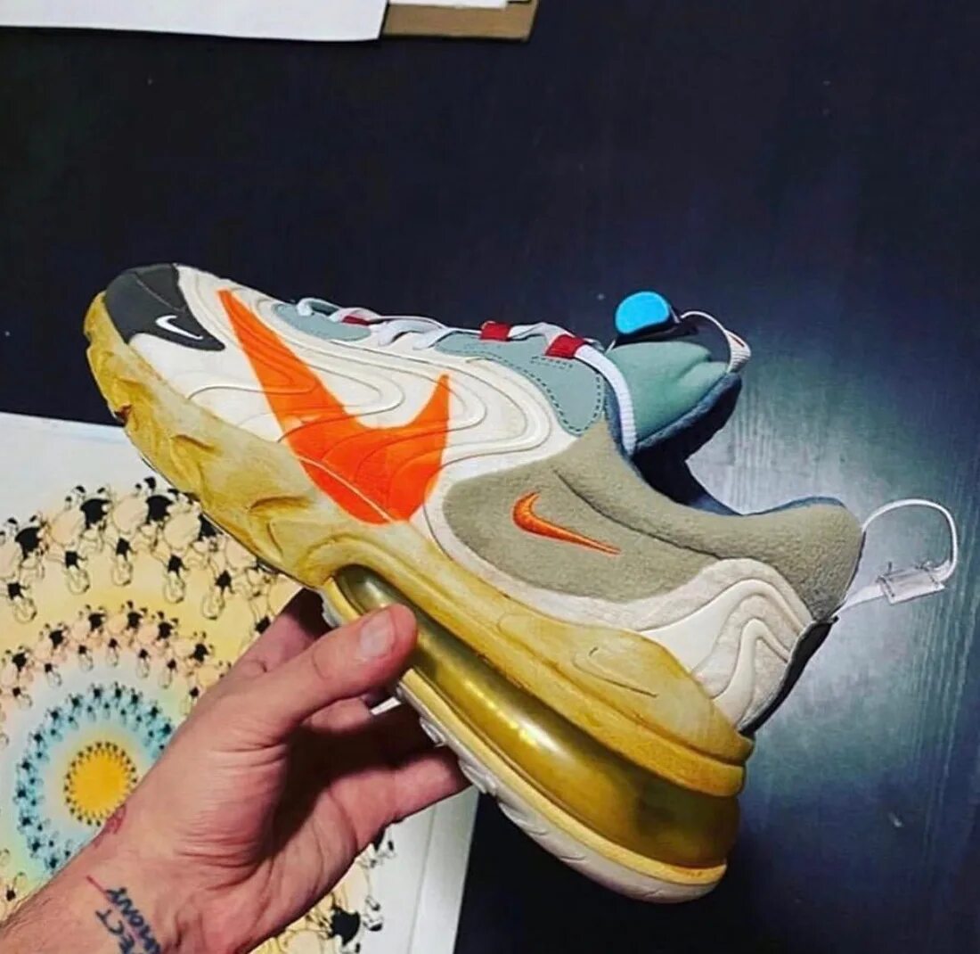 Найк 270 Трэвис Скотт. Travis Scott x Nike Air Max 270. Nike Air Max 270 Travis Scott. Nike Air Max x Travis Scott. Перевернутые найк