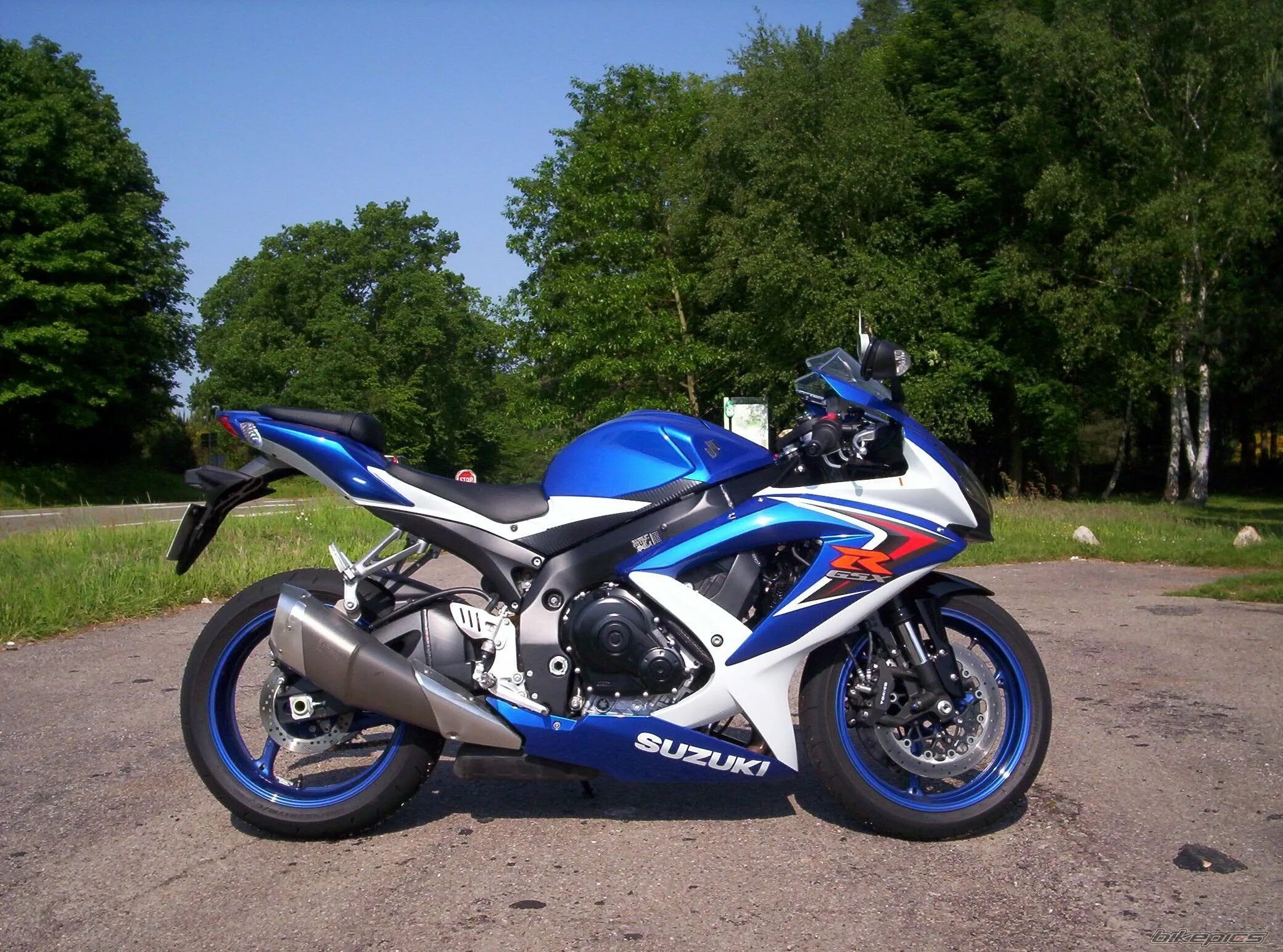 Сущуки. Suzuki GSX-R 750. Suzuki GSXR 750. Джиксер 750. Сузуки джиксер 750.