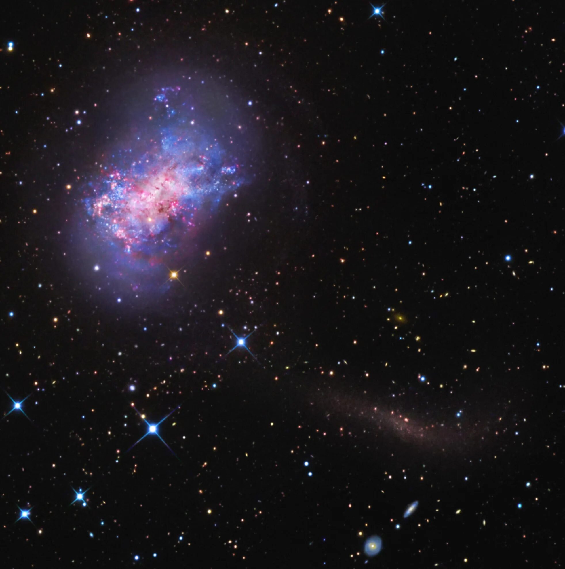 Звездное небо астронет. Галактика NGC 4449. Неправильная Галактика NGC 4449. Карликовая неправильная Галактика NGC 1569. Кассиопея (карликовая Галактика).