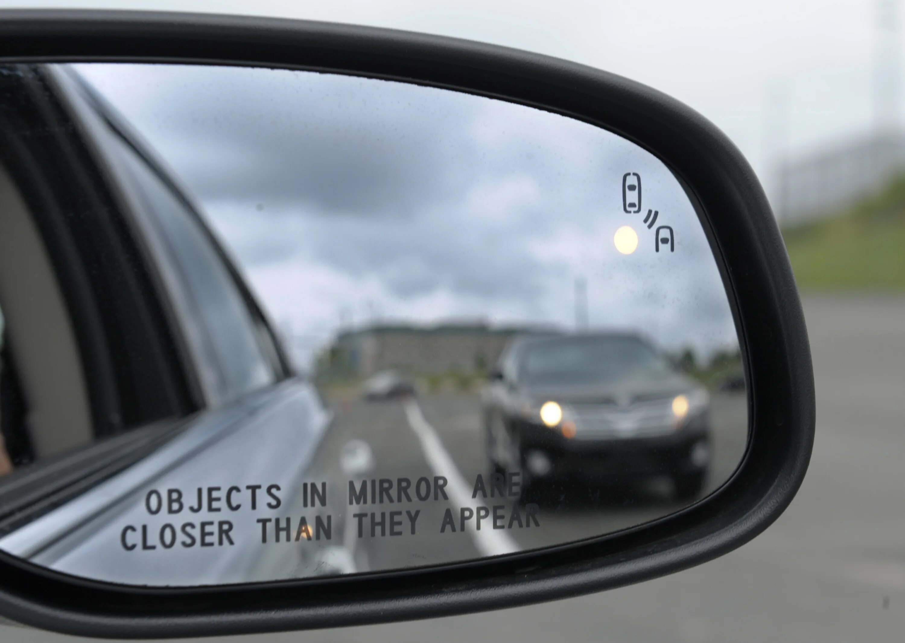 A makes objects appear bigger. Objects in mirror are closer than they appear. objects in mirror are closer than they appear картинка. objects in the mirror are closer. a collision, a mirror car.