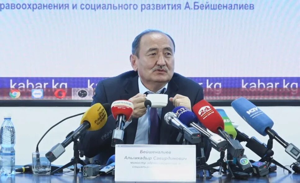Министр здравоохранения кр. Бейшеналиев алымкадыр савирдинович. министр здравоохранения киргизии бейшеналиев. министр здравоохранения кыргызстана 2025. министр здравоохранения алымкадыр бейшеналиев.