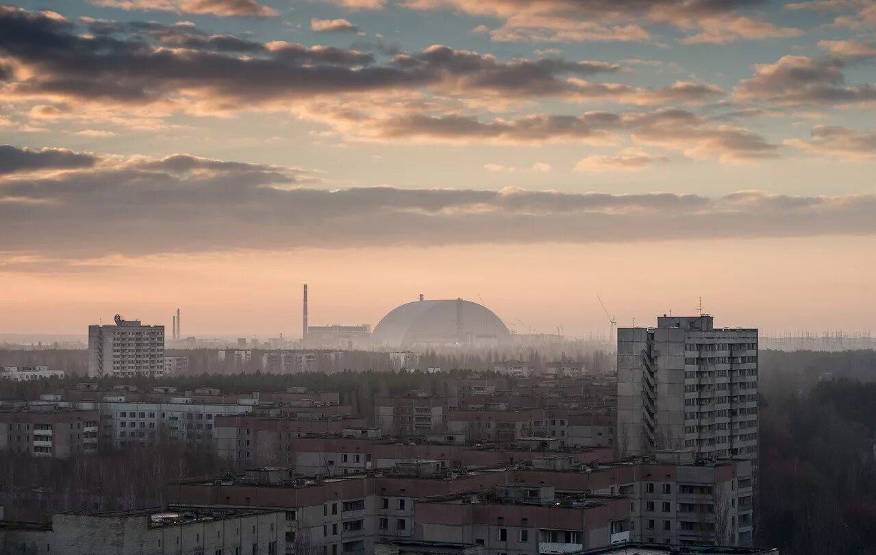 Chernobyl neighbor. Чернобыль (город). Припять город призрак. Сосед клоун сосед игра. Рлс дуга сталкер.