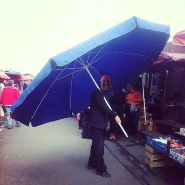 Прикольные зонтики. Прикольный зонт. Креативный зонтик. Прикольный зонт. Зонт прикол.
