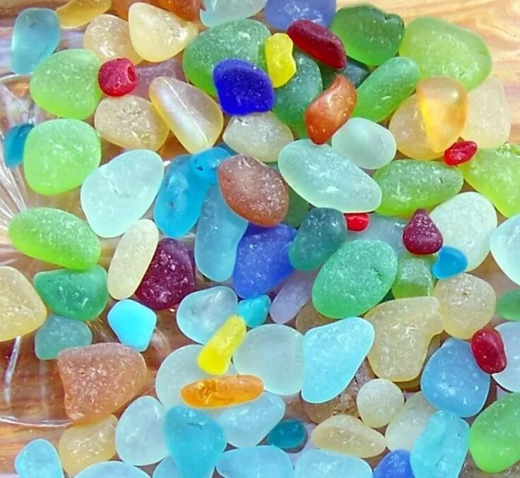 Стеклянный пляж в калифорнии. Морское стекло. Стеклышки такары. Стеклянный пляж форт брэгг калифорния сша. Стеклышки такары.