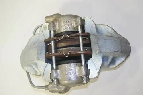 Тормозной суппорт ваз 2107. Ваз 2104 суппорт передний правый. Суппорт тормозной передний ваз 2101. Суппорт правый ваз 2105. Суппорт передний правый lada 2107.