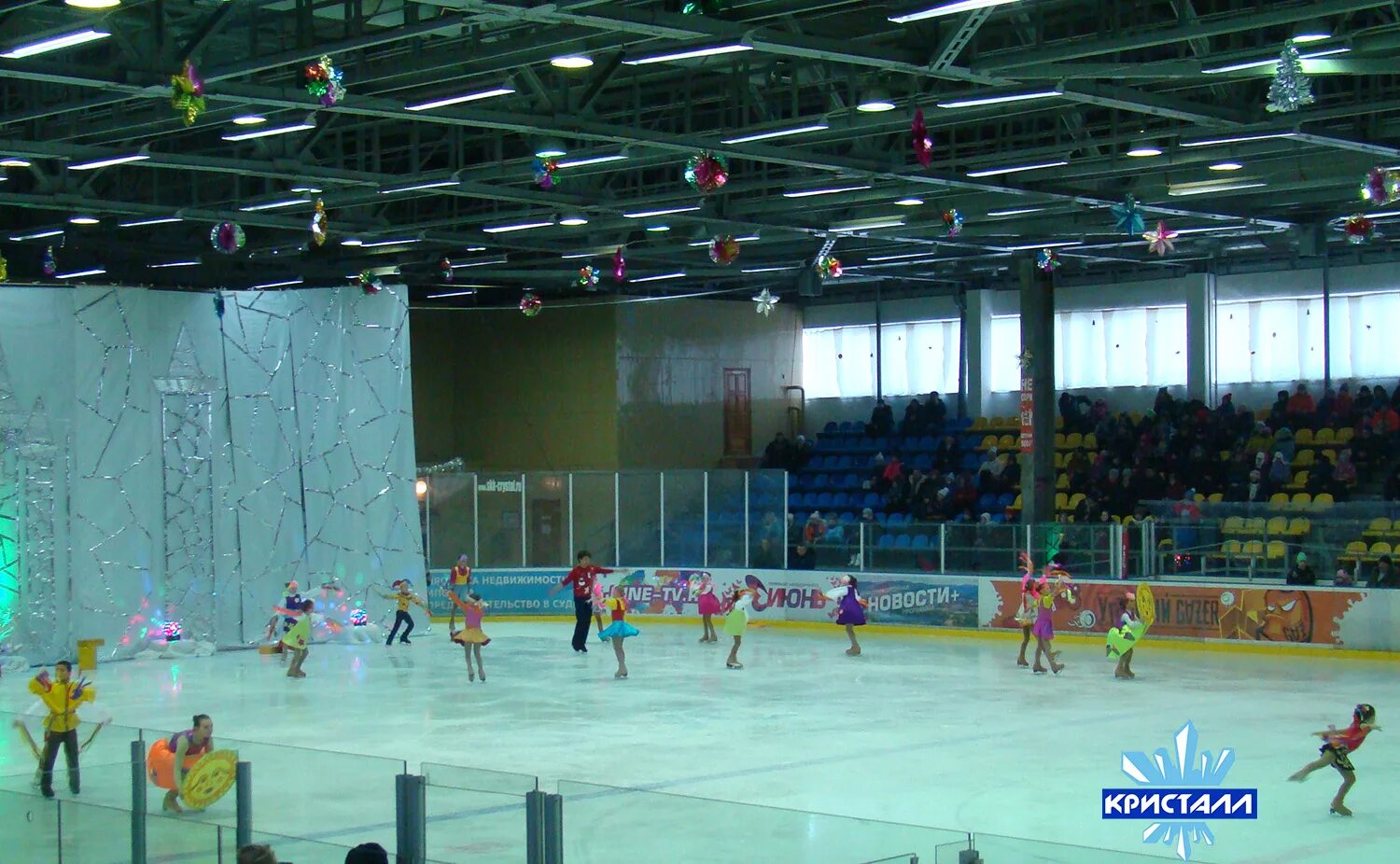 Ледовый дворец заволжье нижегородской области. Ледовая арена, посёлок стрельна. Заволжье ледовый дворец. Южный федеральный центр спортивной подготовки кисловодск. Ледовая арена стрельна.