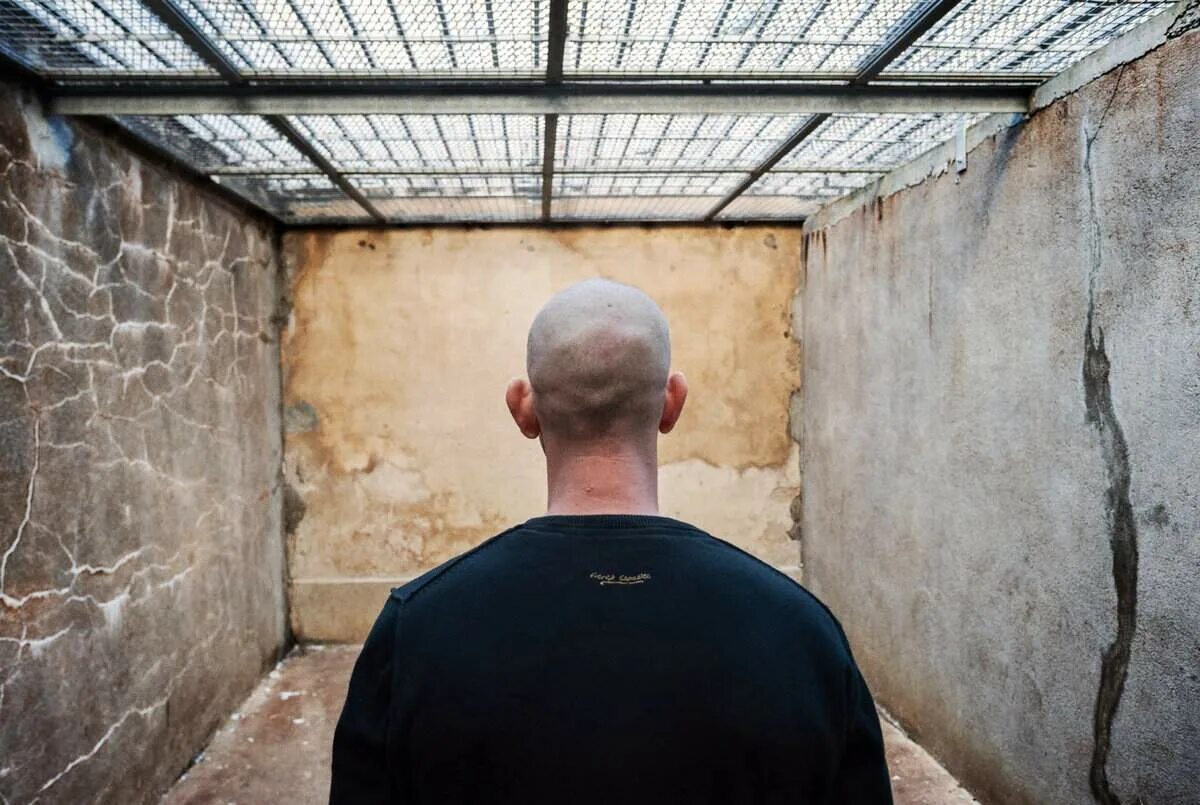 Заключенные на зоне. Жизнь заключенных. Жизнь заключенных. Тюрьма зона колония. Зона тюрьма.