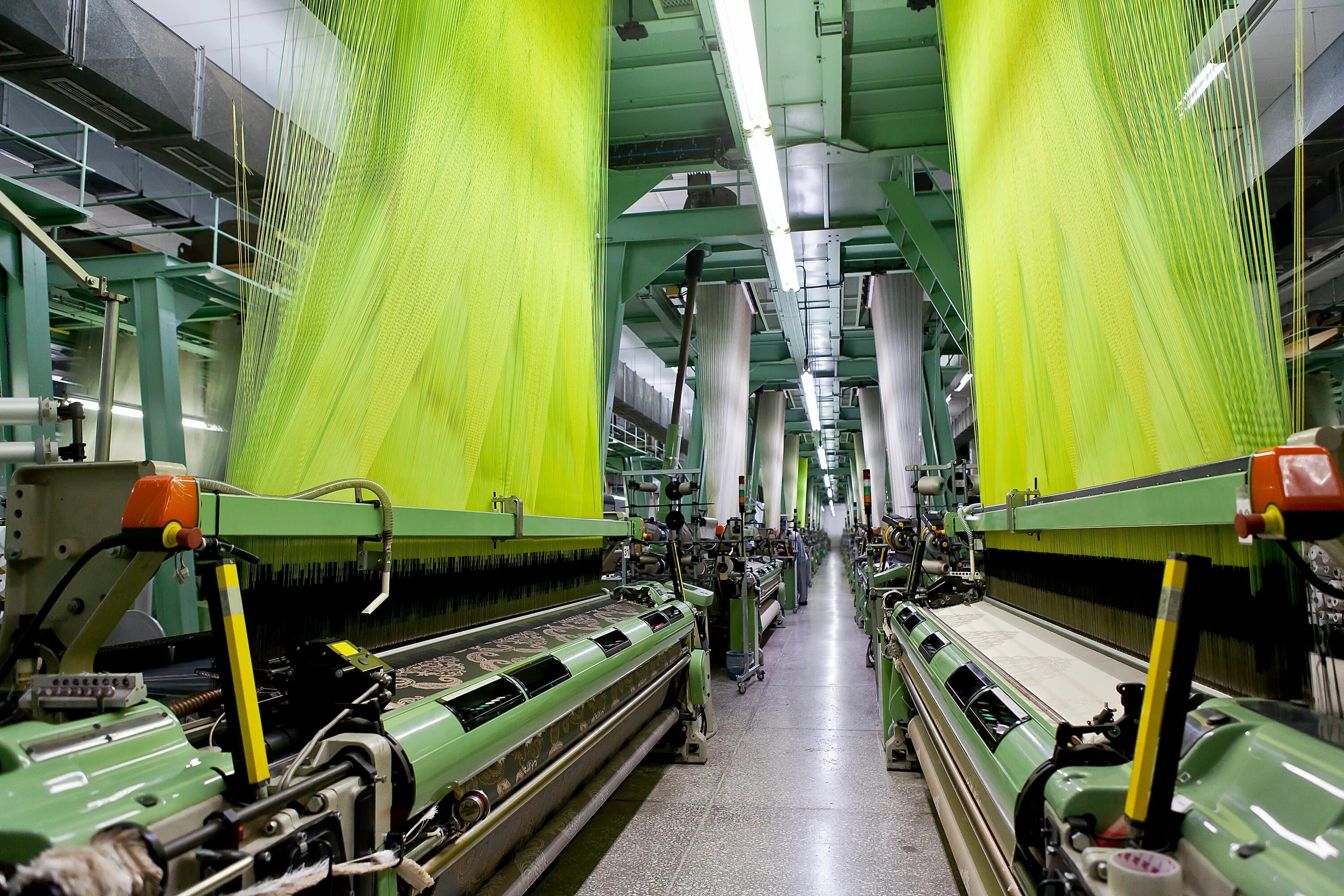 Красильный цех ткацкой фабрики. Текстильная промышленность. Текстильное производство. Текстильная промышленность Польши.