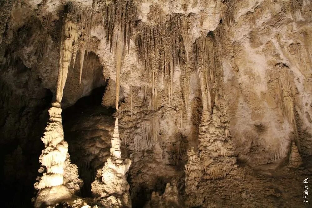 известняк пещера. сталагмиты сталактиты сталагмиты. аджимушкайские каменоломни. сталактит сталагмит сталагнат. пещеры из известняка.