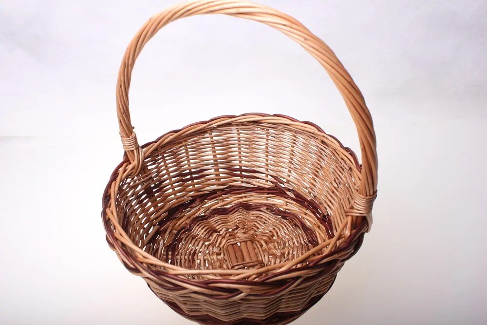 Корзинка плетеная круглая. 2,2л d185хh136мм. Корзина плетеная круглая. Корзинка плетеная круглая. Корзина плетеная круглая.