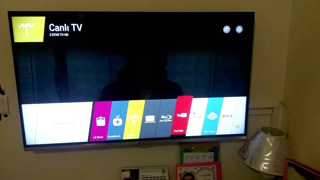Lg connect. Засветка на телевизоре LG. Надпись на экране телевизора veb os. LG WEBOS размагничивание. LG connect Store.