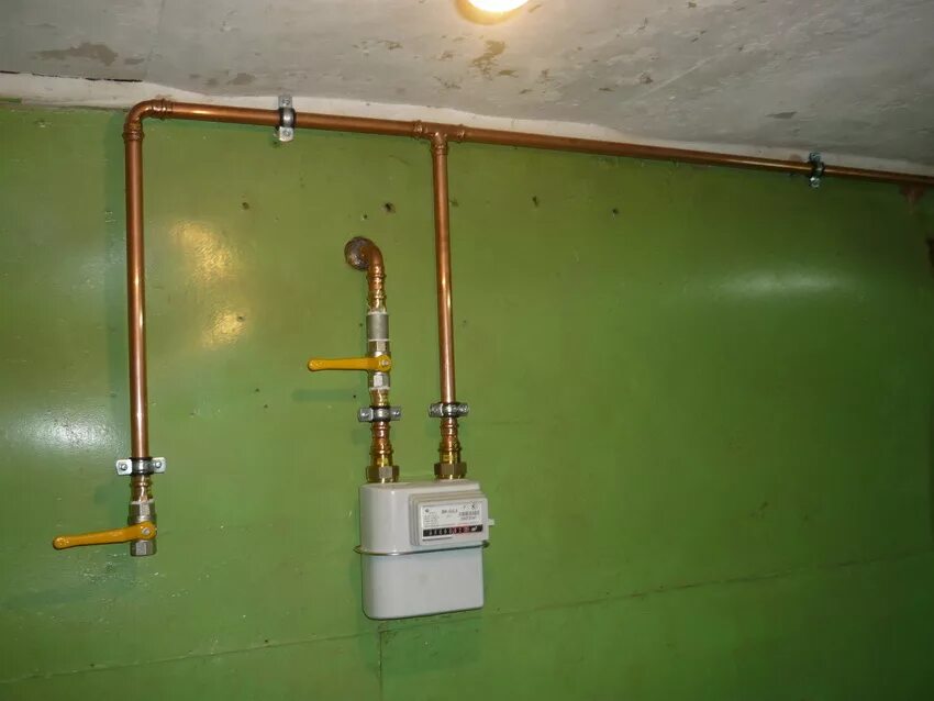 Разводка газовых труб. Монтаж внутреннего газопровода в частном доме. Разводка газовых труб. Труба к газовому котлу д80. Газовая труба в квартире.
