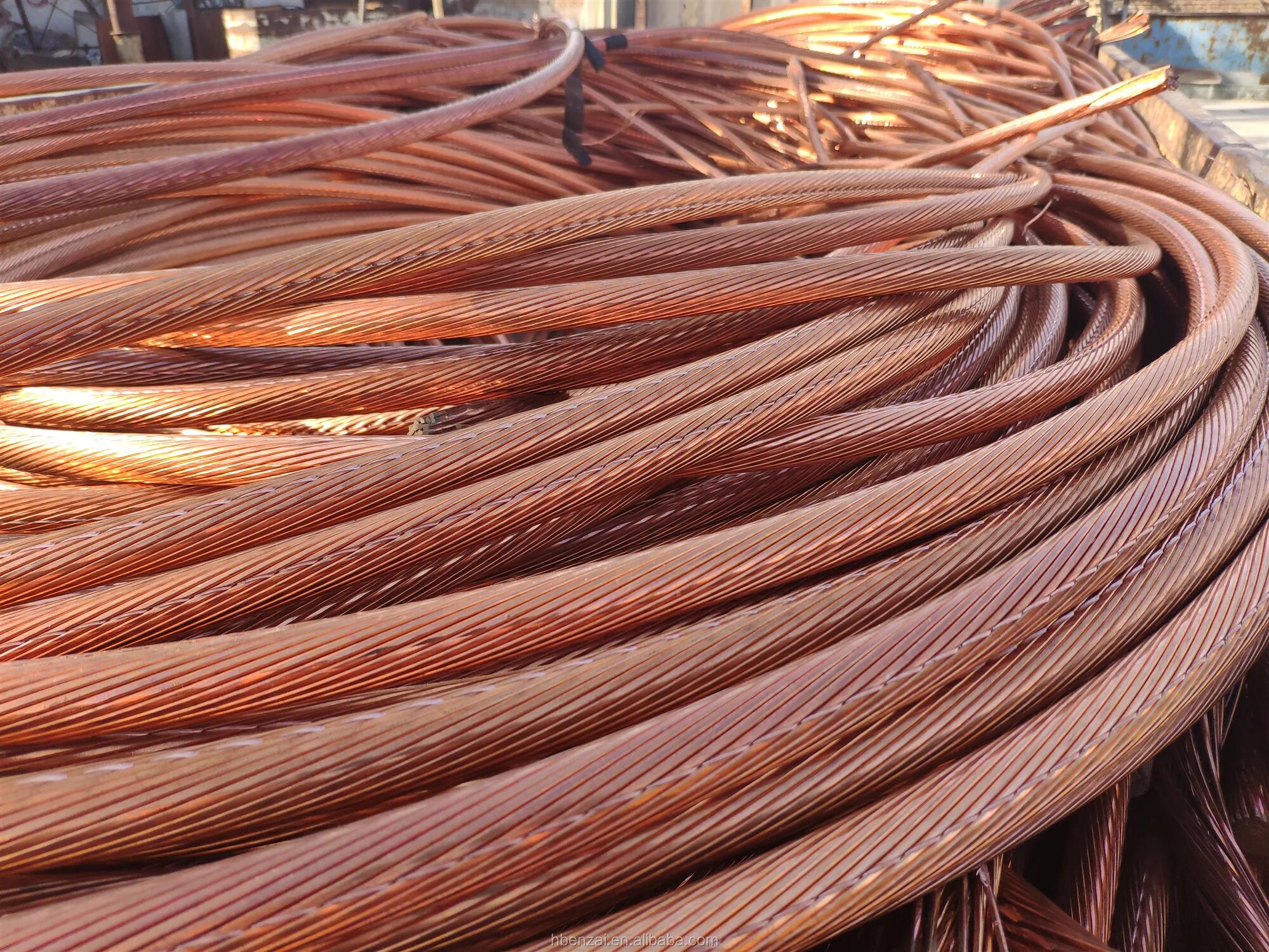 Сколько стоит медь 2024. Copper wire Scrap. Медь проволока. Лом меди. Толстый медный кабель.