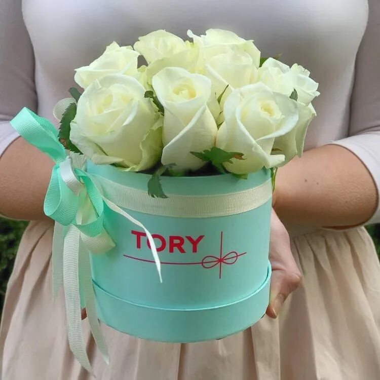 Кенийские розы 101 шт. Красивый букет цветов в коробке. Buy me roses. Розы в ведре. Зефирные тюльпаны в шляпной коробке.