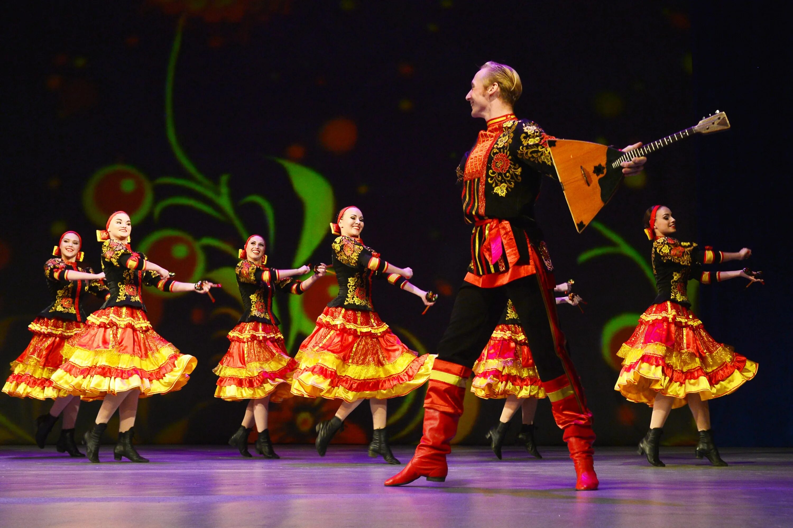 Танцевальный ансамбль урал челябинск. Хореографический ансамбль танца урал челябинск семеновна. Детская хореографическая студия урал челябинск. Государственный ансамбль танца урал. Ансамбль танца урал.