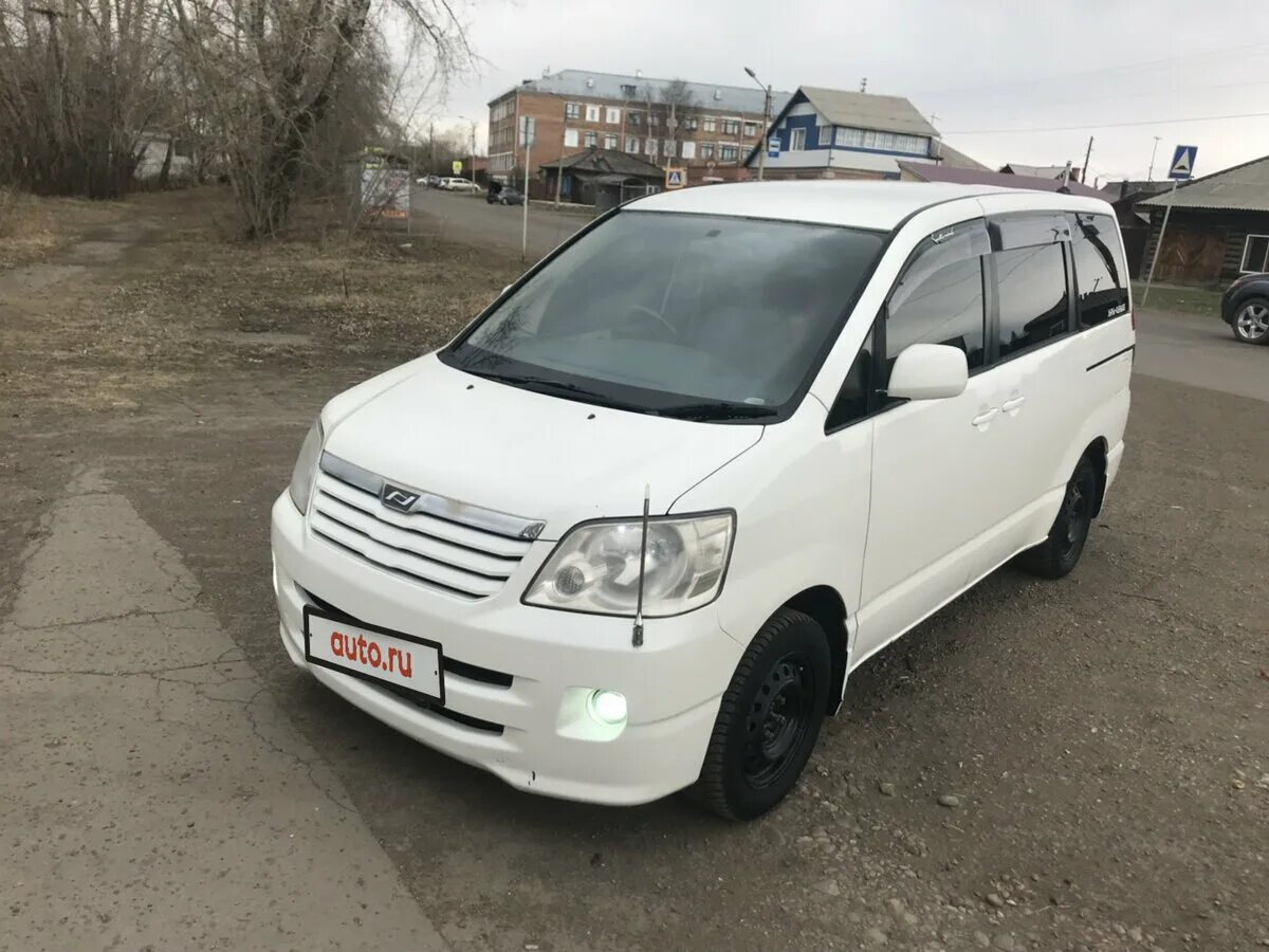 Дром купить ноах. Ноах 2005. Toyota Noah r60. Тойота Ноах 2002 года 2 литра. Toyota Noah 2005.