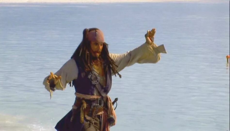 пираты карибского моря костюм джека воробья. походка джека воробья. джонни депп пираты карибского моря сундук мертвеца. джек воробей фото походка. джонни депп пираты карибского моря костюм.